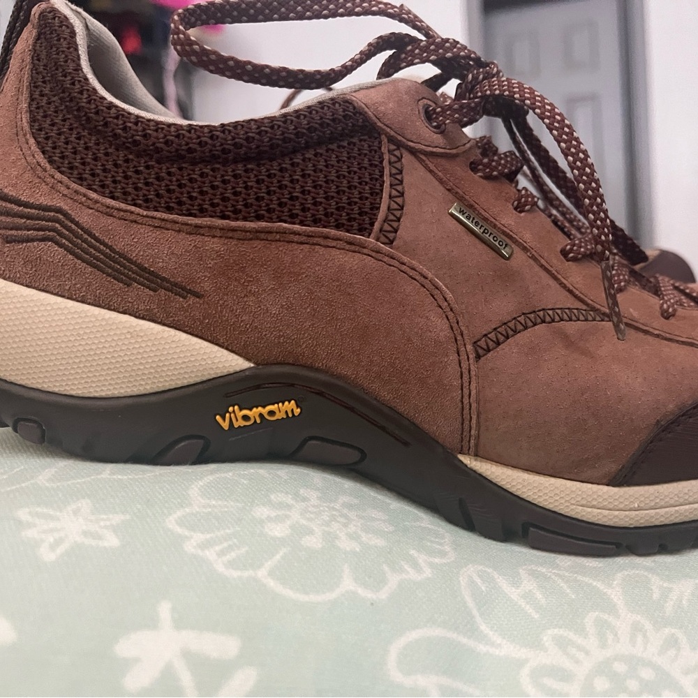 Dánsko Vibram Leather waterproof Color Brown almost in perfect condition size 9